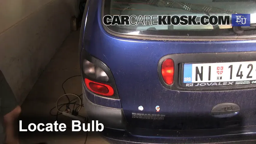 2000 Renault Scenic Megane 1.6L 4 Cyl. Lights Reverse Light (replace bulb)